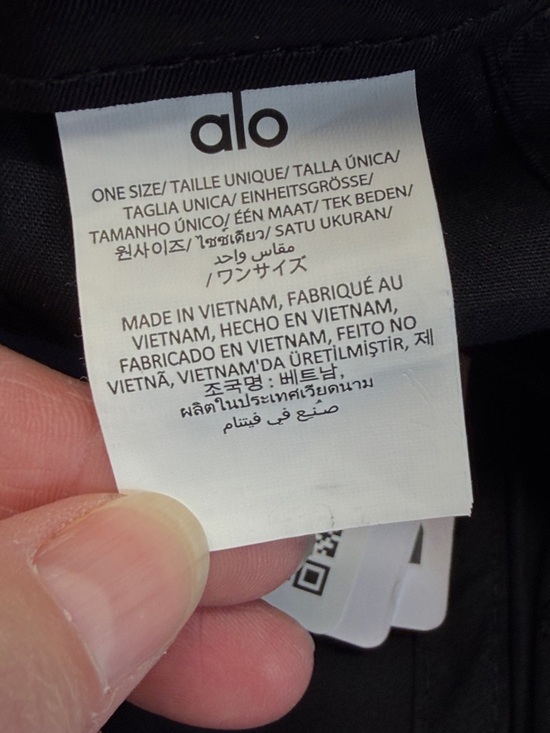 ALO Yoga NWT Black on Black Logo Off Duty Cap Style A0648U - Picture 11 of 13